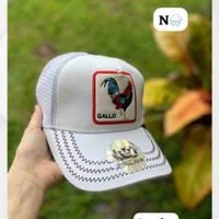 Gorra con diseño de gallo image