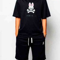 Conjunto deportivo con diseño moderno image