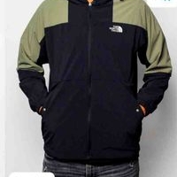 Chaqueta impermeable con capucha image