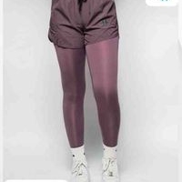 Shorts deportivos con leggings image
