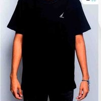 Camiseta Negra Clásica image