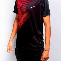 Camiseta deportiva moderna image