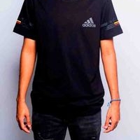 Camiseta Negra Deportiva image