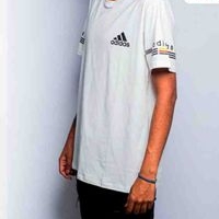 Camiseta deportiva cómoda image