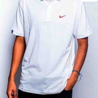 Polo blanco clásico image