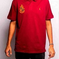 Polo rojo elegante image
