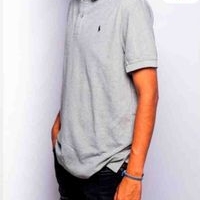 Polo gris clásico image