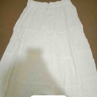 Ropa de segunda mano y pantalón nuevo image