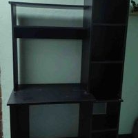 Escritorio de madera compacto image