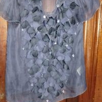 Blusa con detalles florales talla S image