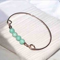 Pulsera elegante con cuentas verdes image