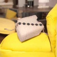 Pulsera Elegante con detalles florales image