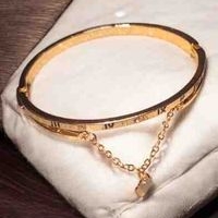 Brazalete dorado elegante image