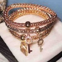 Set de pulseras elegantes image