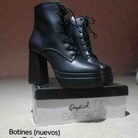 Elegantes Botines Negros image