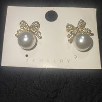 Elegantes Aretes de Perla image