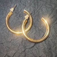 Aretes dorados elegantes image