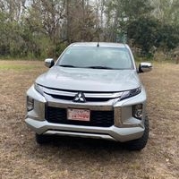 Mitsubishi L200 image