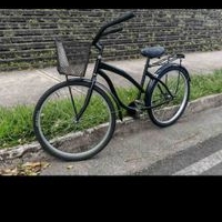 Bicicleta clásica con canasta image