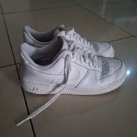 Tenis blancos clásicos image