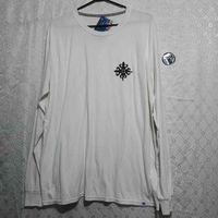 Camiseta blanca de manga larga image
