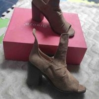 Elegantes sandalias de tacón alto y zapatos bajos nuevos 3,000 colones ohhh todos por 10,000 colones image
