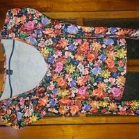 Blusa floral vibrante image