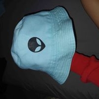 Sombrero de pescador reversible con diseño de alien y mezclilla image