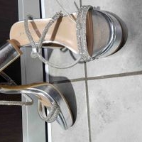 Sandalias Plateadas Elegantes image