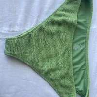 Bikini verde texturizado Marca KENDALL Y KYLIE image
