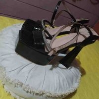 Sandalias de plataforma elegantes image
