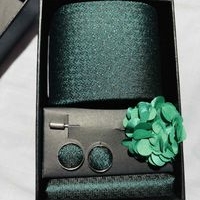 Elegante set de corbata y gemelos image