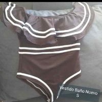 Elegante traje de baño nuevo image