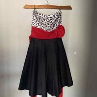 Vestido elegante con estampado animal image