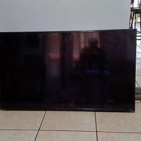 Televisor LED de alta definición EN MAL ESTAD, PARA REPARAR O PARA REPUESTOS image