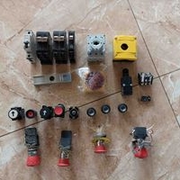 Lote de botones, Paros de emergencia, breakers y mas image