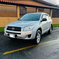 Toyota RAV4 SUV confiable image