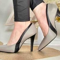 Elegantes Tacones de Mujer image