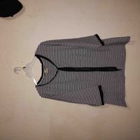 Blusa a rayas elegante image