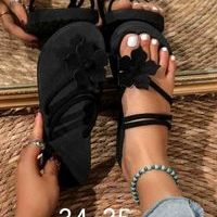 Sandalias negras con flores image