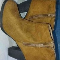 Botines de gamuza con tacón image
