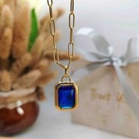 Collar elegante con colgante azul image