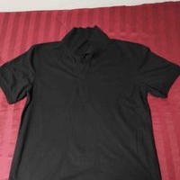 Elegante camiseta polo negra image