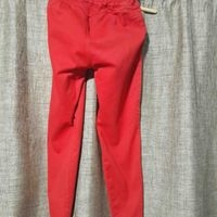 Pantalón rojo para mujer. image