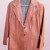 Elegante chaqueta de cuero image