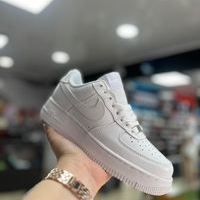 Zapatillas Blancas Elegantes image