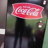 Refrigerador compacto Coke Nostalgia, precio negociable  image