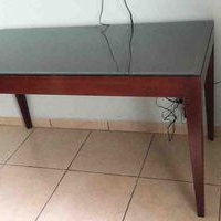 Mesa de comedor elegante image