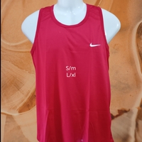 Camiseta Deportiva Roja image