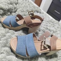 Sandalias de tacón elegantes image